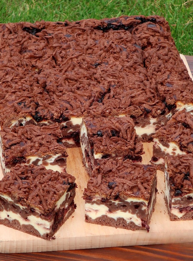 Francuskie Ciasto z Lat 70: Rewelacyjny Wypiek, Który Przeniesie Cię w Czasie 🥖🍰✨