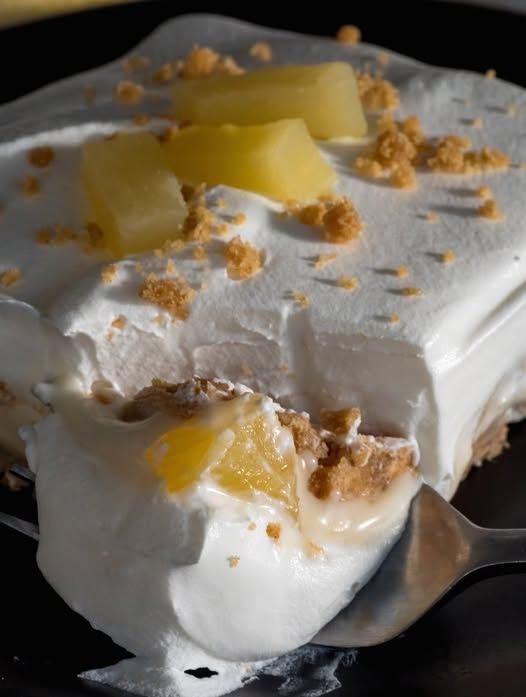 Kremowe Kwadraciki z Ananasem: Orzeźwiający i Pyszny Deser na Każdą Okazję 🍍🍰