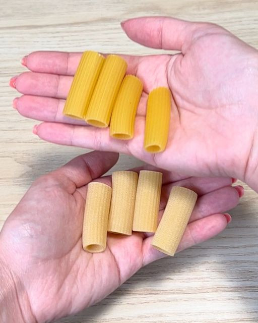 Dlaczego niektóre surowe makarony są ciemniejsze od innych?