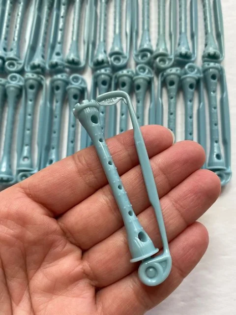 Moja siostra znalazła dziś w domu kilka małych przedmiotów vintage, ale nie wie, do czego służą. Czy kiedykolwiek widziałeś coś takiego?