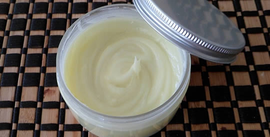 Naturalny dezodorant DIY: utrzymuje się cały dzień i nie podrażnia skóry