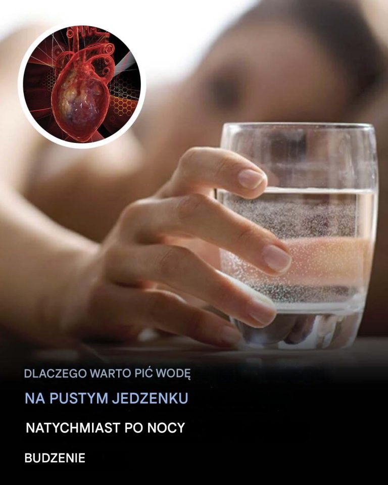 Czy warto pić wodę po przebudzeniu?