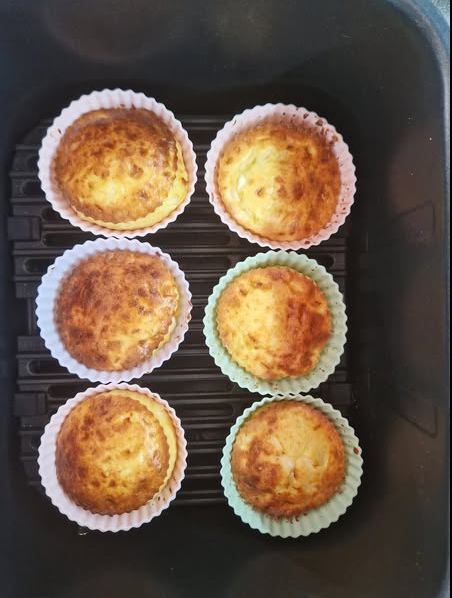 Śniadaniowe a`la serniczki z serka wiejskiego