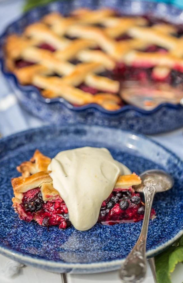 Ciasto z malinami i jagodami