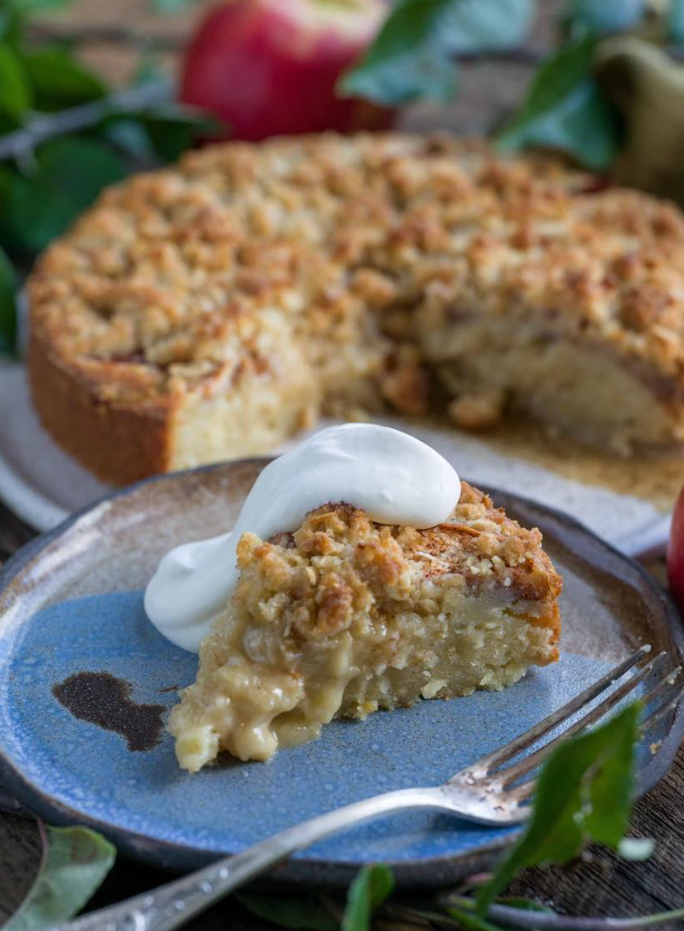 Ciasto jabłkowe z błotem jabłkowym z okruszkiem owsianym