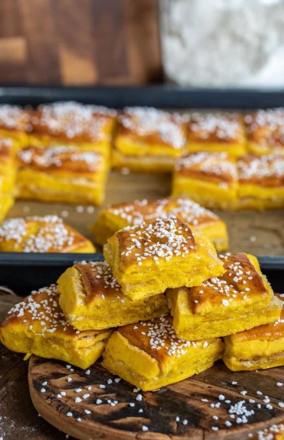 Bułeczki szafranowe na patelni do pieczenia