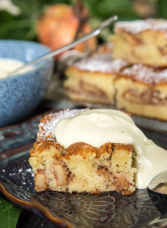 Jabłkowe kwadraty z cynamonem i kardamonem