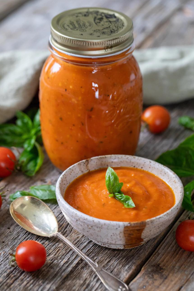 Domowy sos pomidorowy na świeżych pomidorach