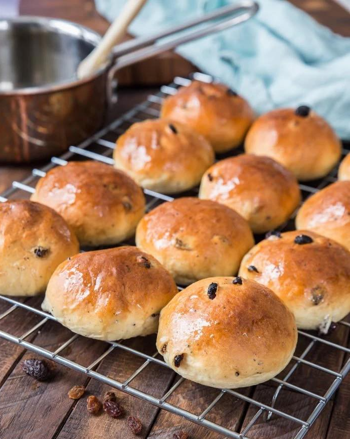 Bułeczki z rodzynkami i kardamonem