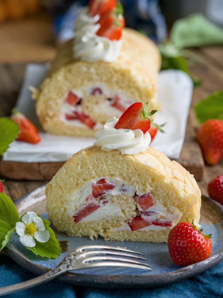 Ciasto z bułkami i truskawkami