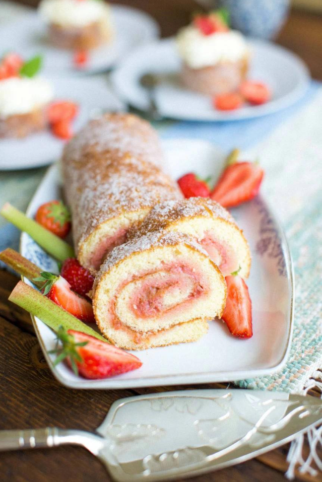 Ciasto z rabarbarem i truskawkami