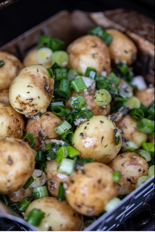 Młode ziem pieczone w piekarniku