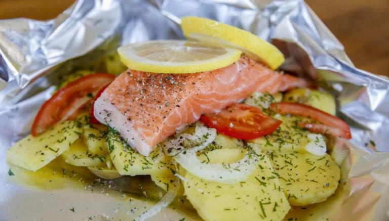 Ryba w folii – grillować lub w piekarniku