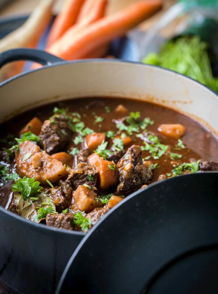 Sycąca zwara mięsna z warzywami korzeniowymi