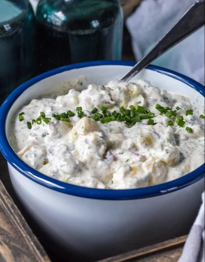 Kremowa sałatka ziemniaczana