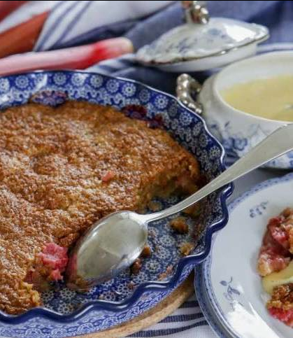 Chrupiąca placek z rabarbarem