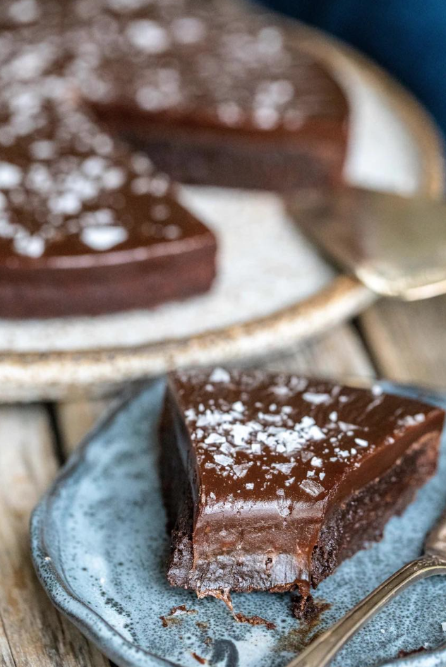 Ciasto błotne z karmelem i płatkami soli