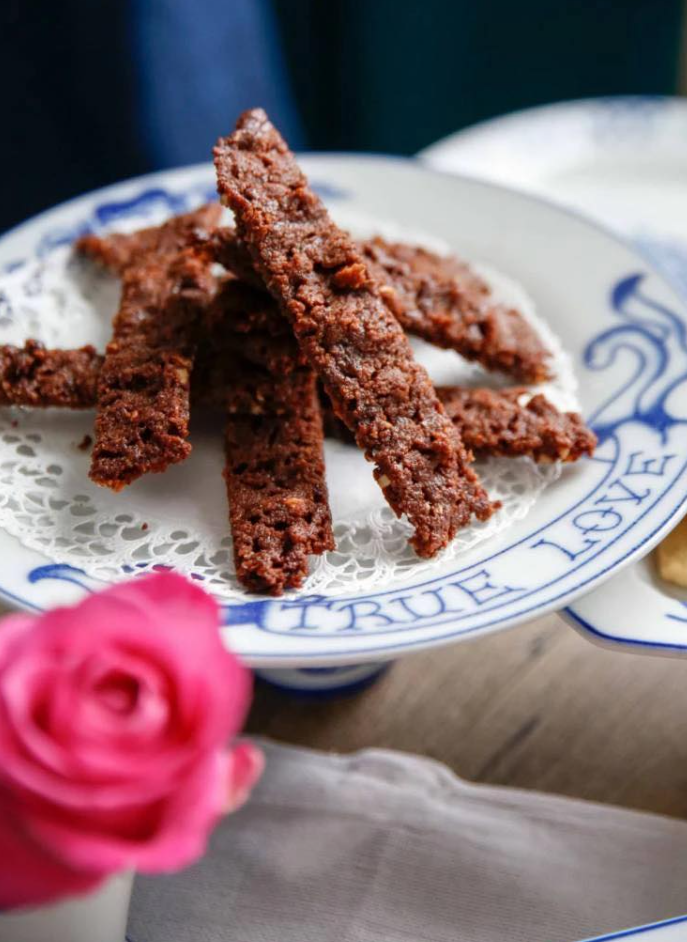 Plasterki czekolady i pomarańczy