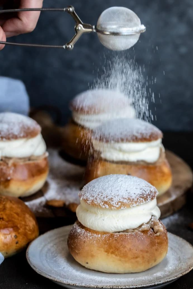 Rolki na gotowym ciascie