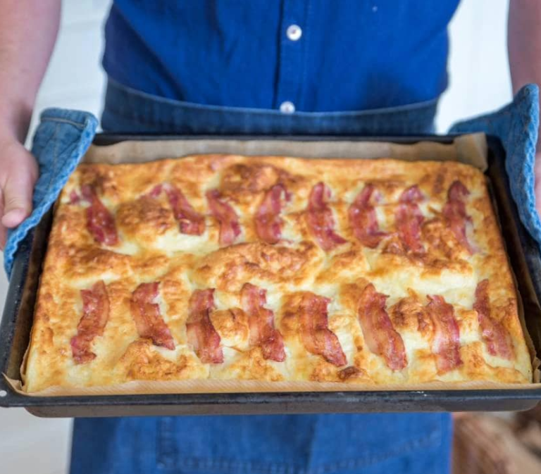 Naleśnik z piekarnika z boczkiem