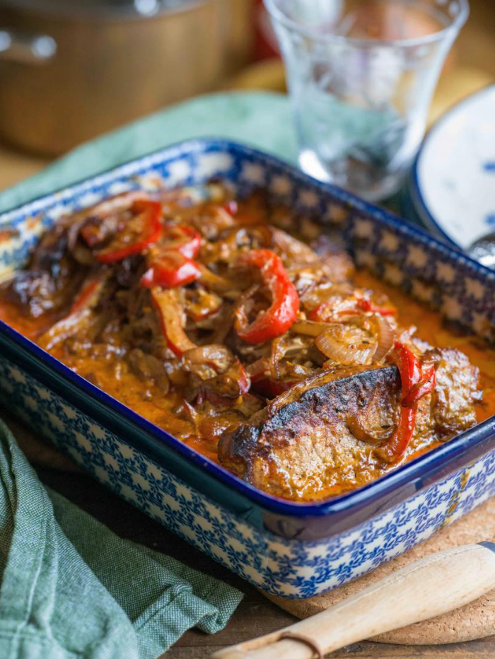 Kotlety schabowe w piekarniku z sosem kwaśną śmietanąz