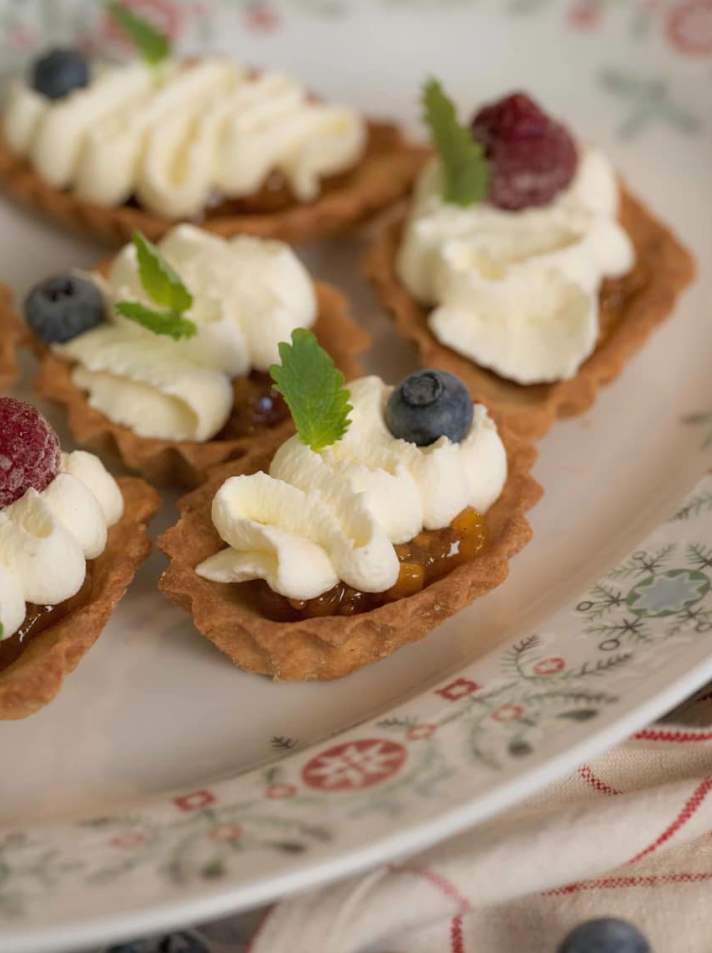 Małże migdałowe z jagodami chmurkowymi