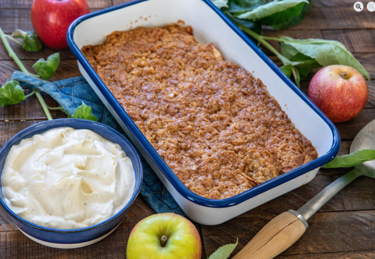 Chrupiąca szarlotka z surową śmietaną