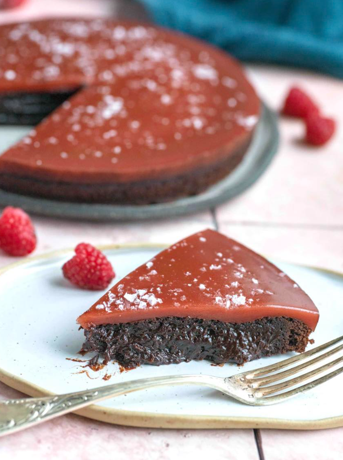 Ciasto błotne z karmelem malinowym