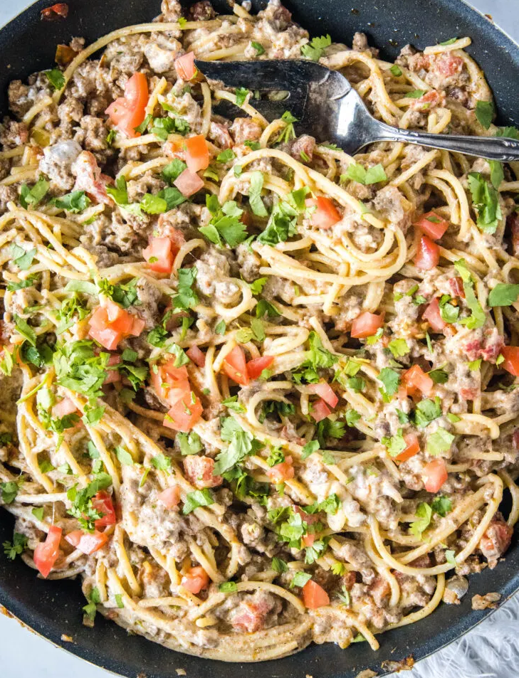 Przepis na spaghetti z mielonym mięsem i sosem taco – Pyszne danie na szybki obiad
