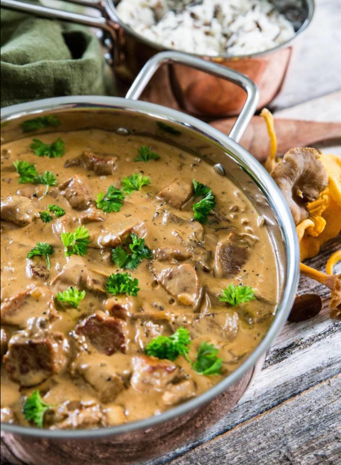 Gulasz z filetu wieprzowego z kurkami