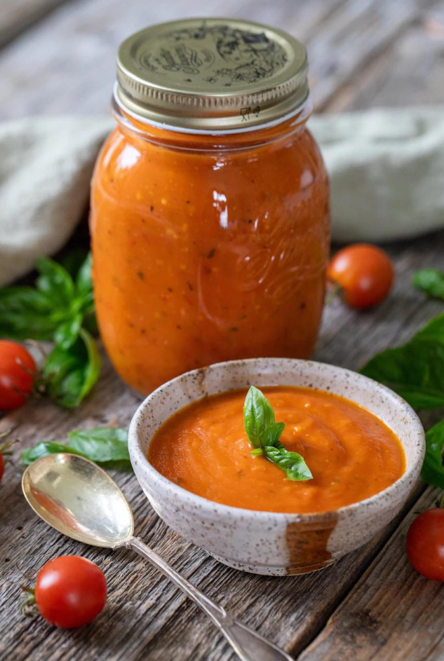 Domowy sos pomidorowy na świeżych pomidorachDomowy sos pomidorowy na świeżych pomidorach