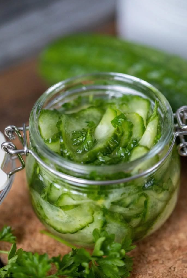 Szybki marynowany ogórek