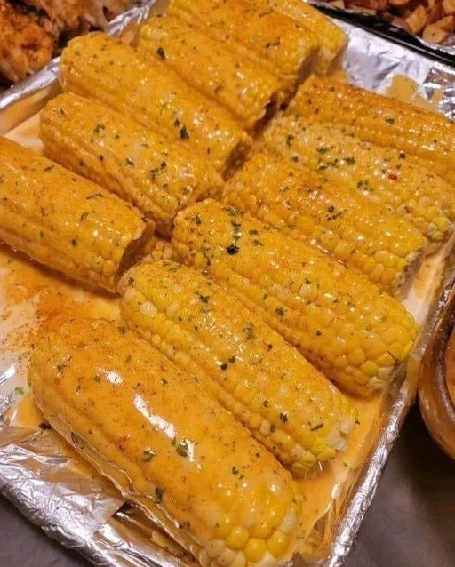 Przepis na Meksykańską Kukurydzę z Grillowaną Salsą i Kremowym Sosem Crema Agria