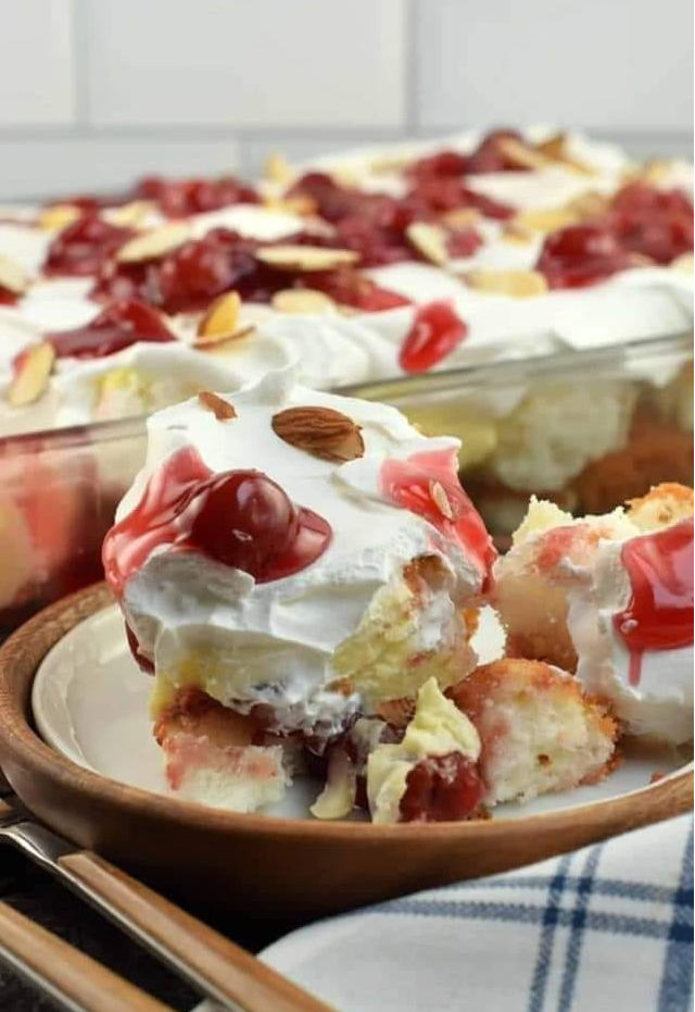 Heaven on Earth Cake – niebiański deser warstwowy z ciasta anielskiego