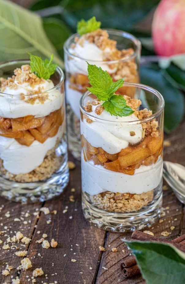 Sernik szklany z jabłkiem