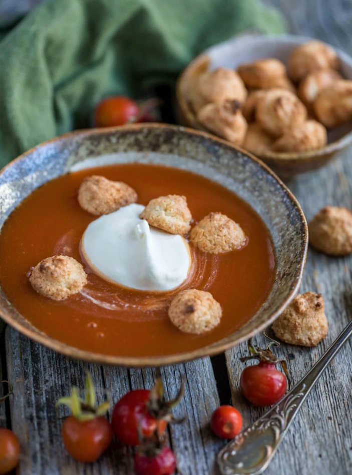 Domowa zupa z dzikiej róży