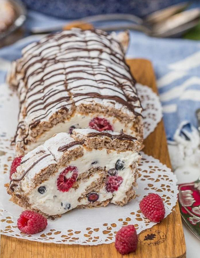 Budaleńska bułka z malinami i jagodami