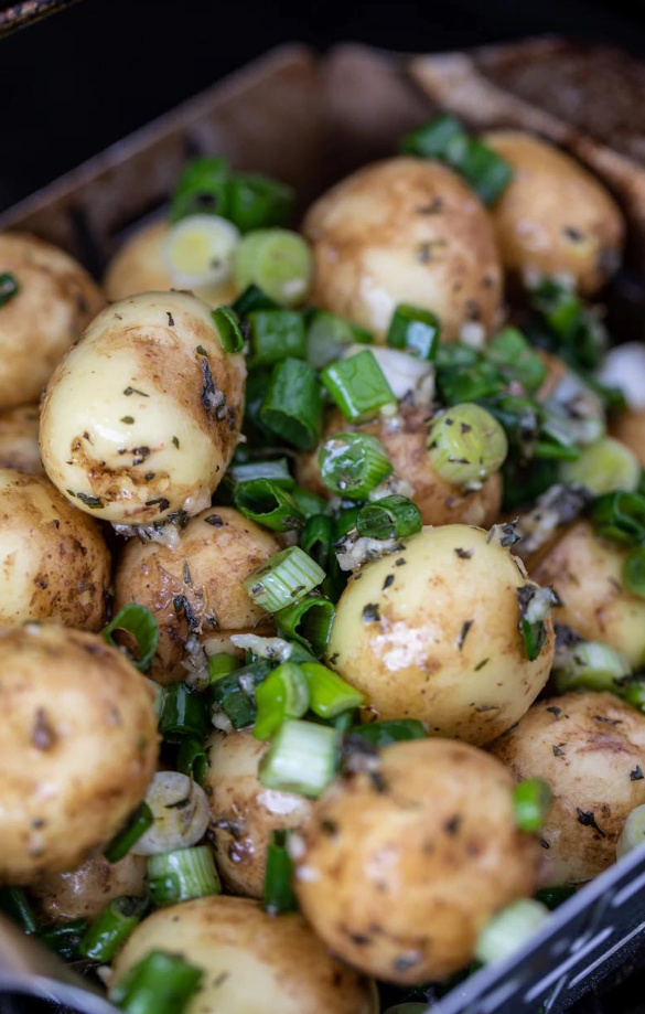 Młode ziem pieczone w piekarniku