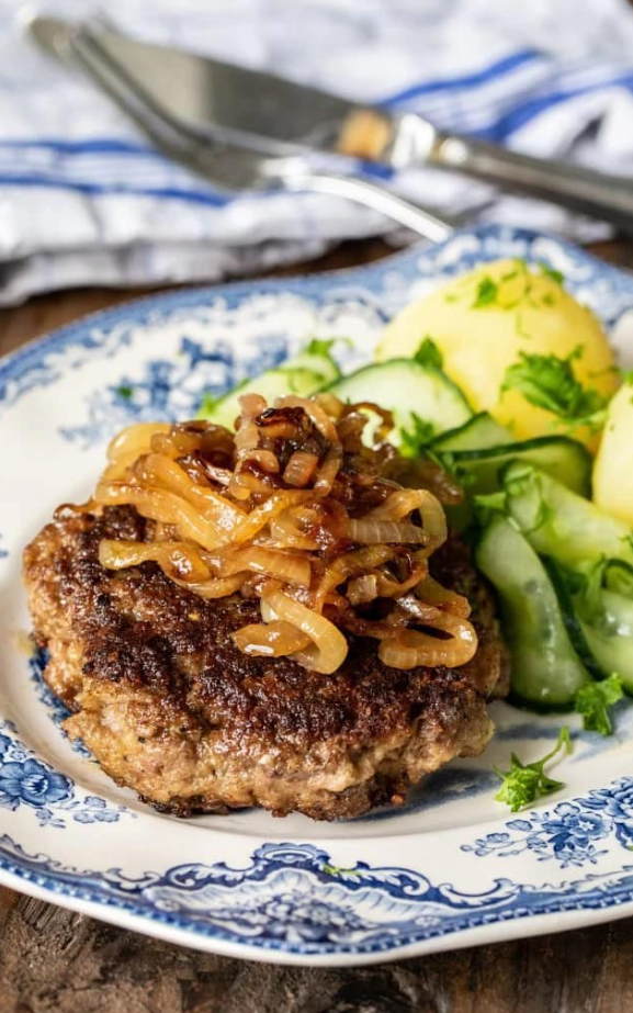 Mielona wołowina z cebulą