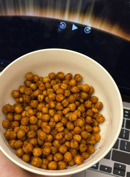 Chrupiąca ciecierzyca z airfryera – szybka przekąska do filmu