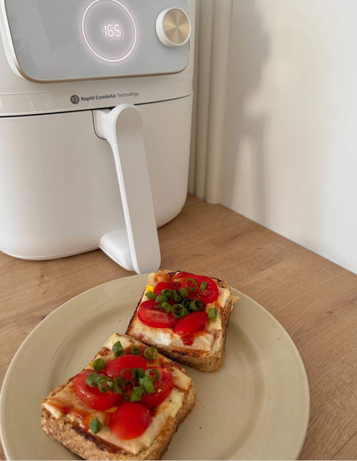 Tosty zapiekane z jajkiem, serem i szynką – szybkie śniadanko z airfryera