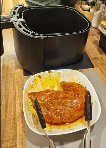 Pierś z indyka z airfryera – domowa wędlinka na śniadanie