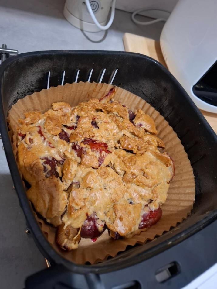 Proste ciasto orkiszowe ze śliwkami z airfryera