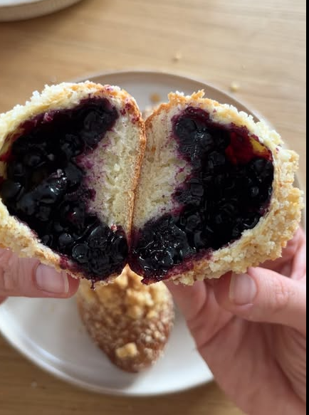 Mięciutkie jagodzianki z kruszonką – idealne na sezon jagodowy