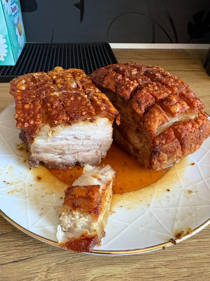 Boczek ze skórką z airfryera – soczysty z chrupiącą skórą