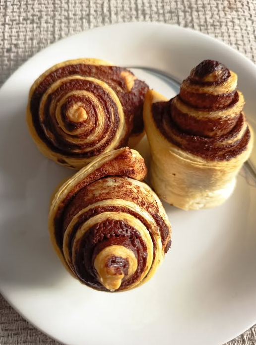 Cynamonowe paski z ciasta francuskiego z airfryera – szybkie i chrupiące